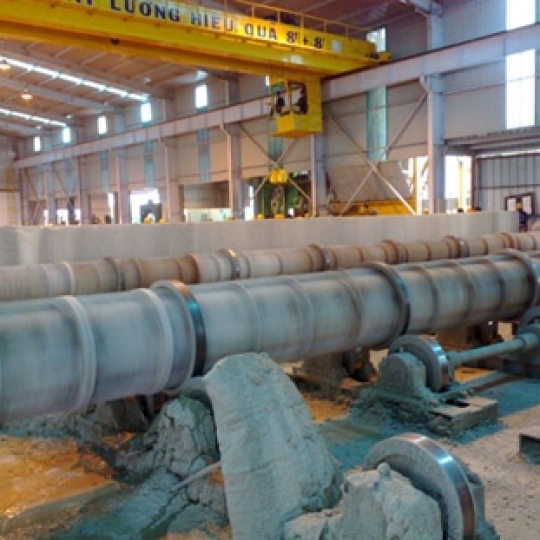 DÀN QUAY KHUÔN CỌC BÊ TÔNG LY TÂM 3